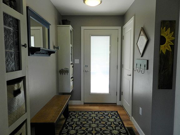 3rd image of 61 Grandview Ln