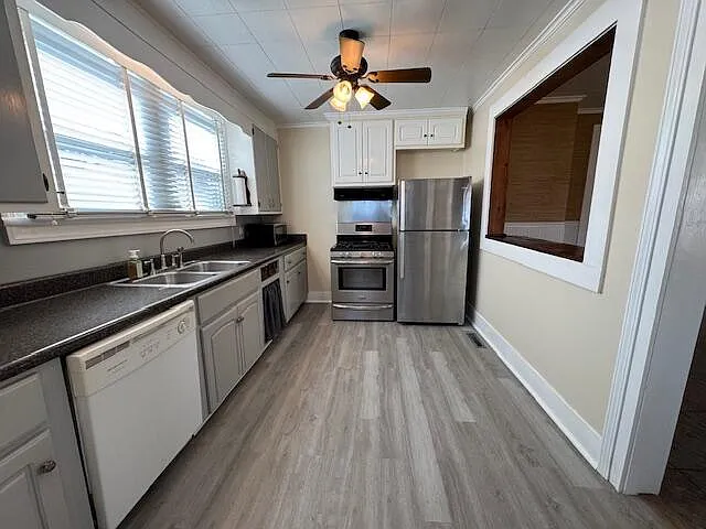 816 York St NE — Photo 20