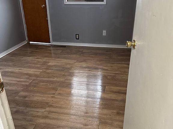 3rd image of 1614 Columbian Ave