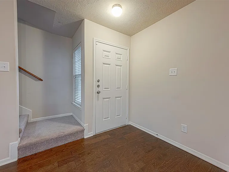 6352 Austinville Dr — Photo 6
