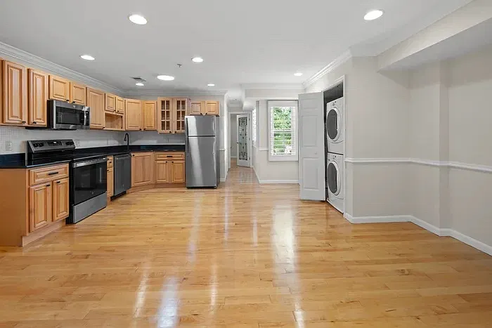 2 bed, 834 sqft, $2,150 — Photo 2