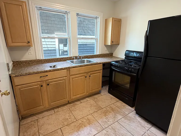 28 Whitney St #103 — Photo 7
