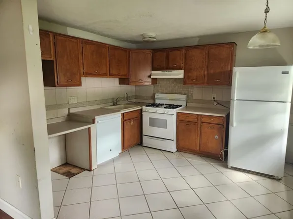 25 Farrwood Ave APT 1, North Andover, MA 01845