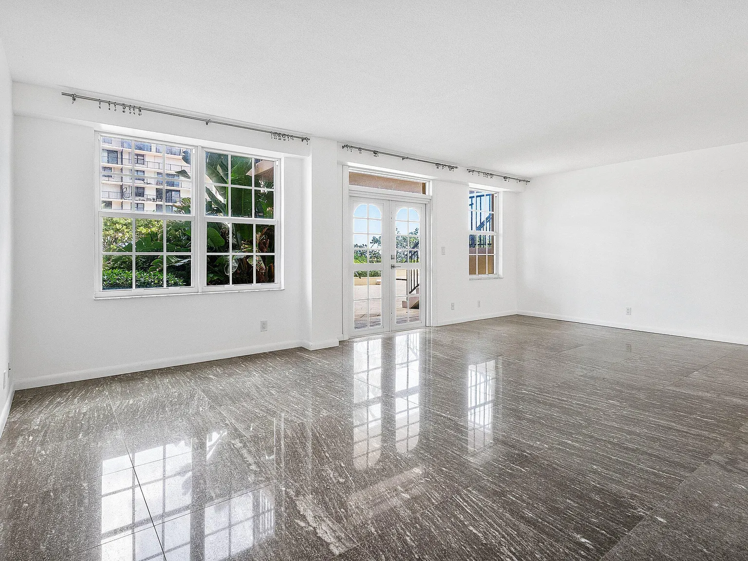 2 bed, 2.0 bath, 1395 sqft, $4,250 — Photo 4