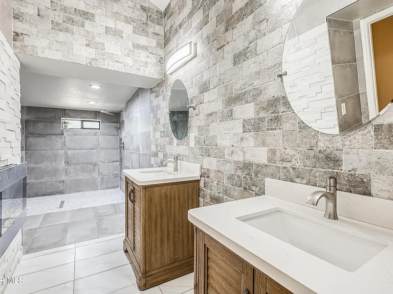 5733 Saplinas Rd — Photo 42