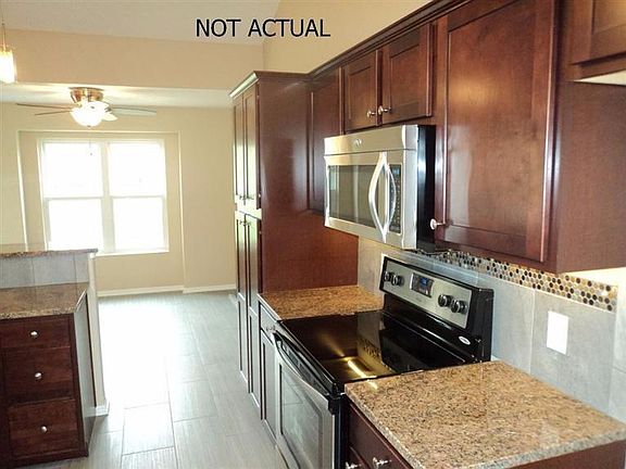 3rd image of 7949 Hacienda Dr