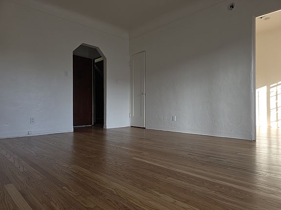 3rd image of 651 S Dunsmuir Ave APT 201