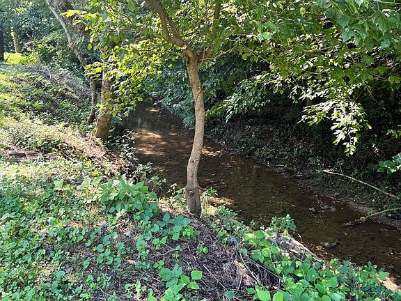 4th image of 955 Rock Haven Rd