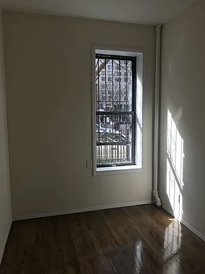 Rented by Salon Realty Corp | media 23