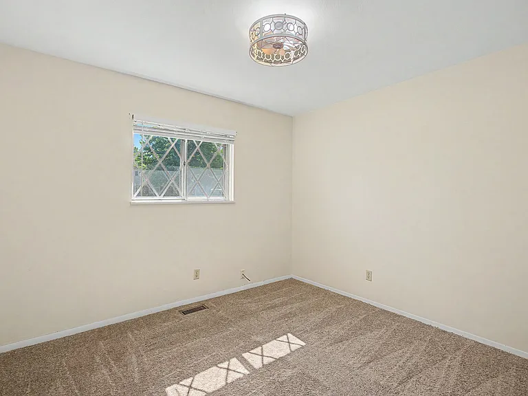 819 Gleneagle Dr — Photo 6