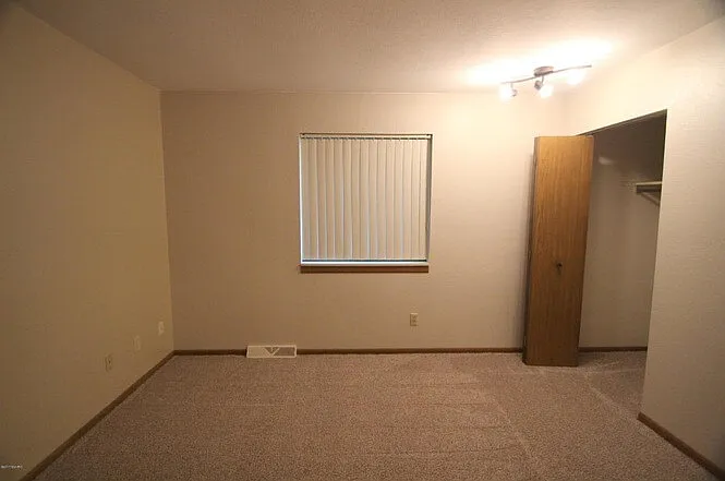 922 Emerald Ave NE #1 — Photo 9