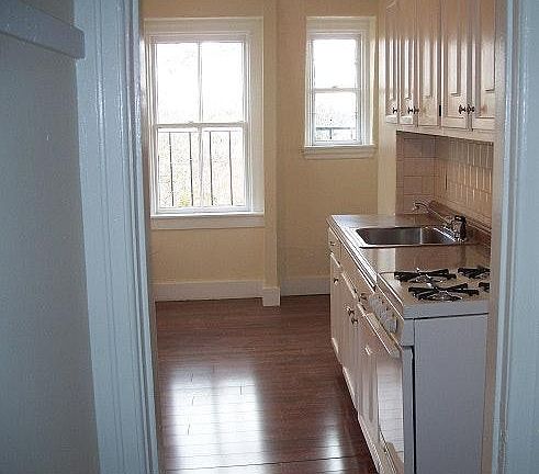 3rd image of 11 Medway St APT 11