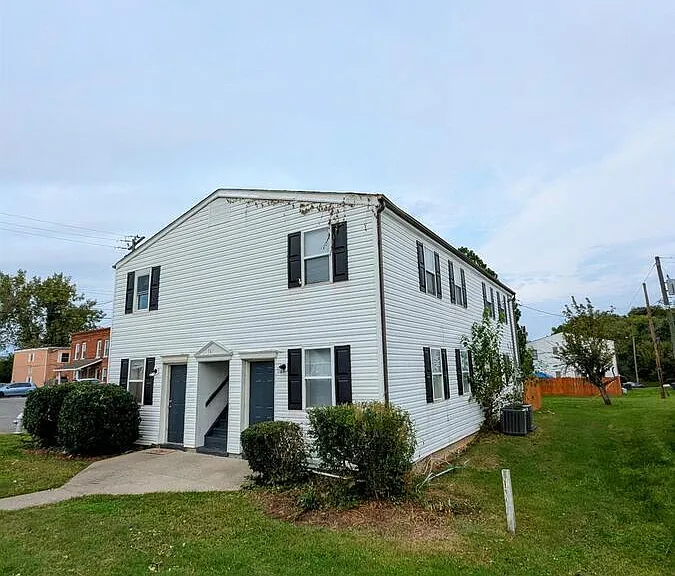 1611A Hickory St — Photo 8