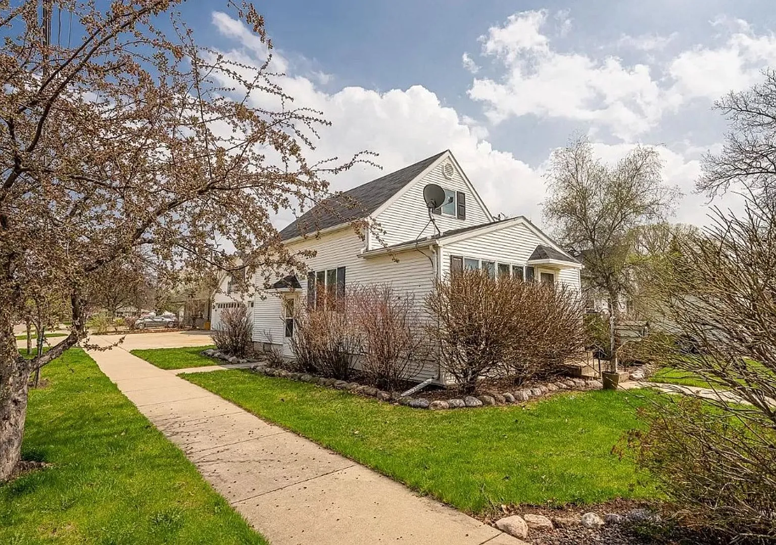 520 Dove Street — Photo 3