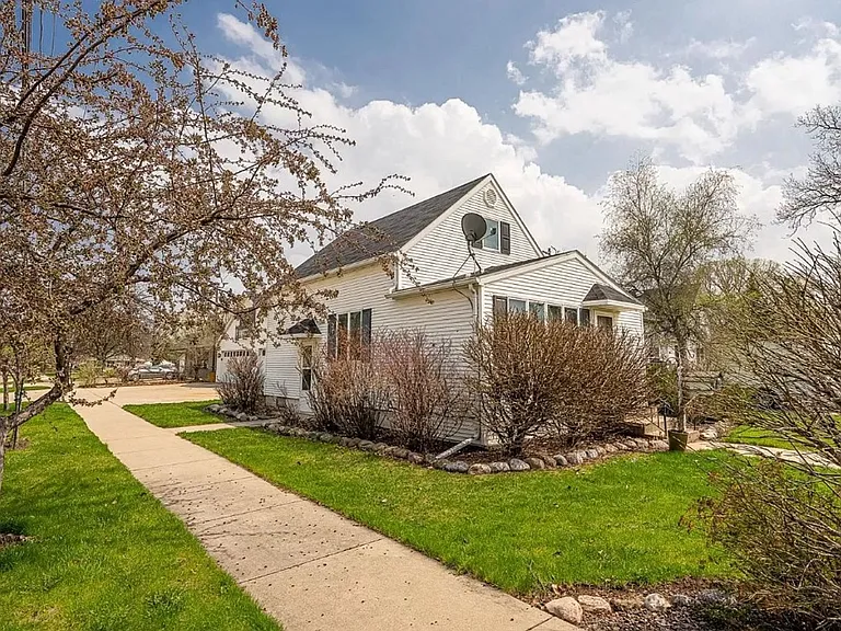 520 Dove St — Photo 3