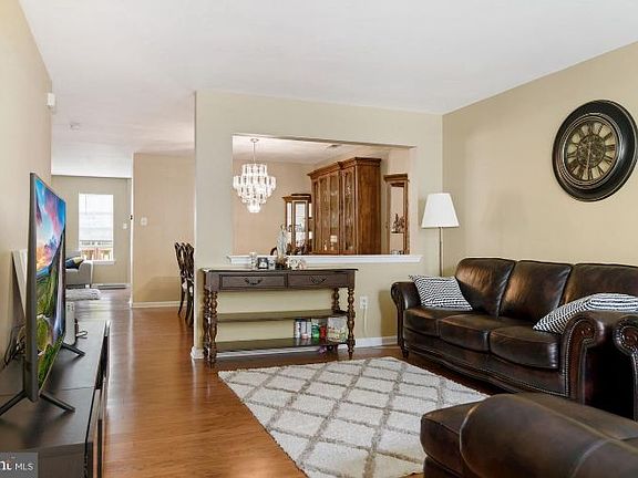 4th image of 14 Camellia Ct