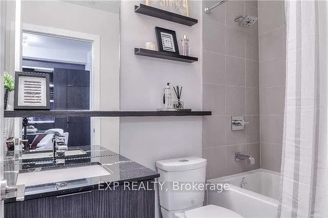 6 Parkwood Ave #201 — Photo 16