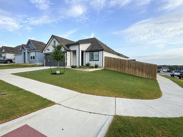 3719 Addison St — Photo 2