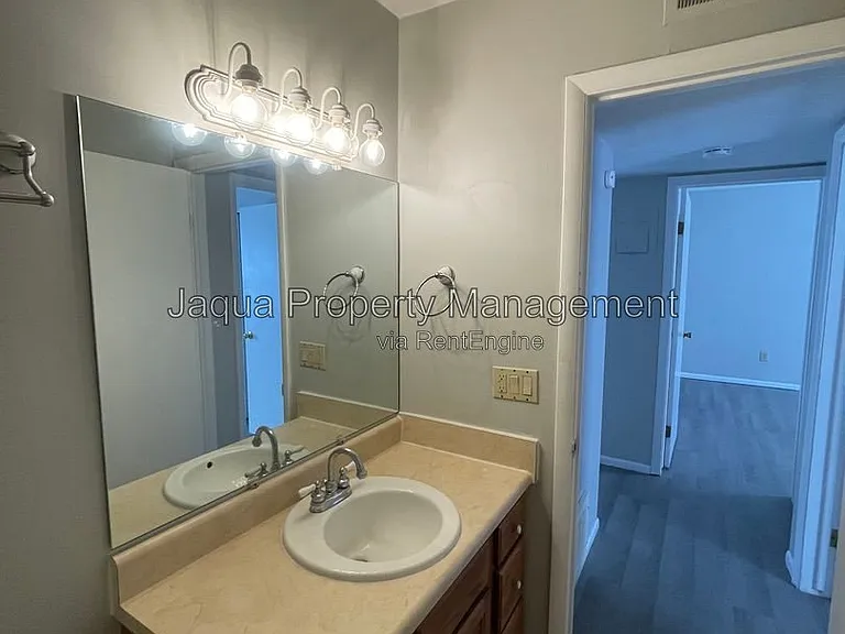 726 Garland Cir — Photo 11
