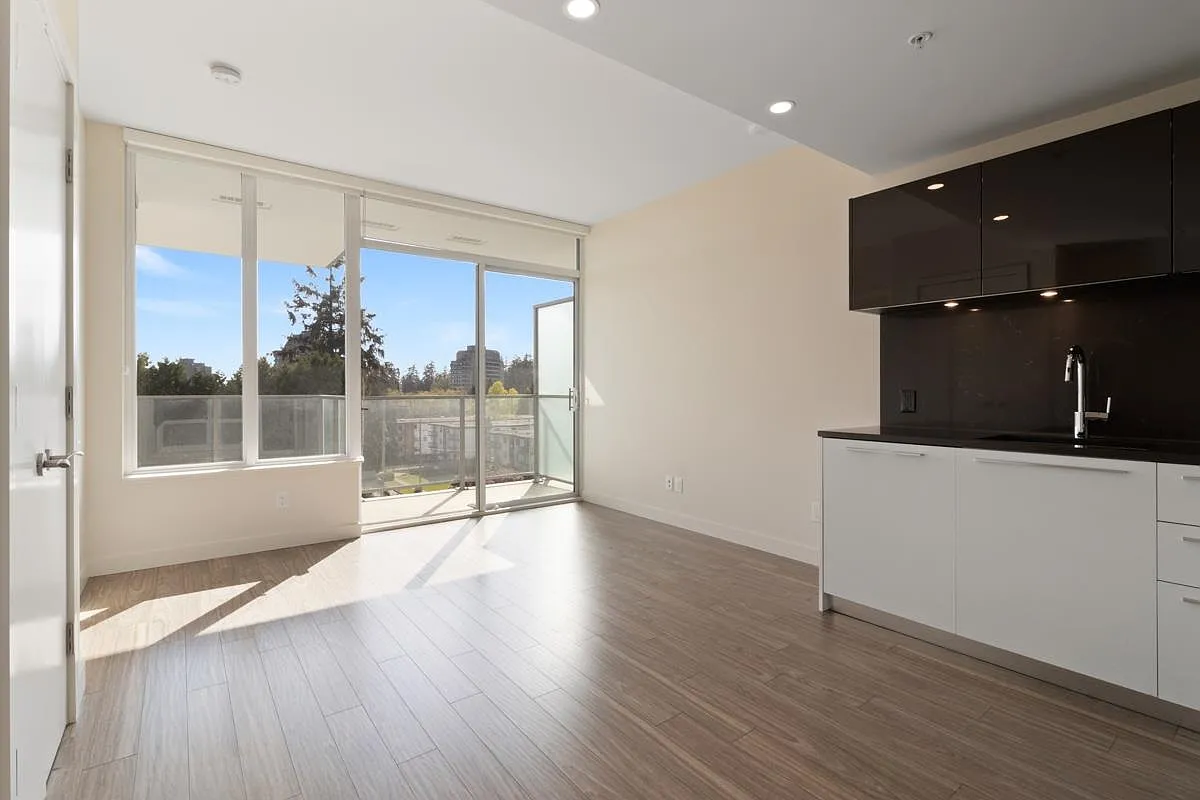 2 bed, 695 sqft, $2,745 — Photo 2