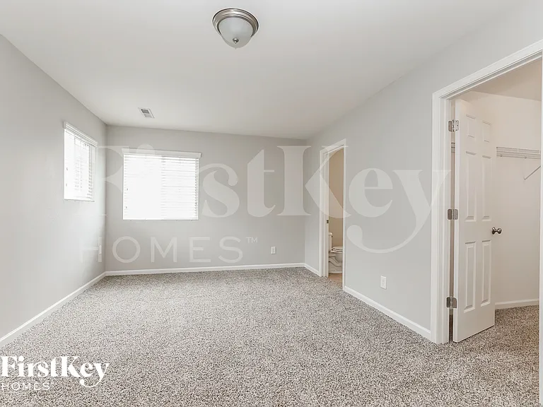 400 Walnut Crossing Dr — Photo 14