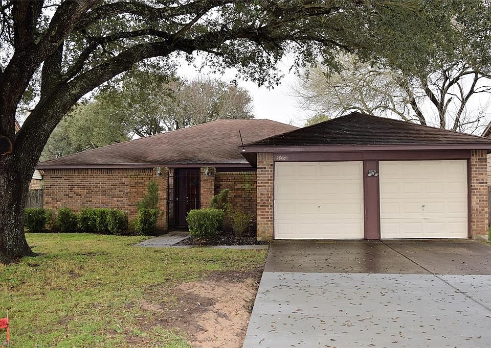 1st image of 2808 Forest Hills Dr