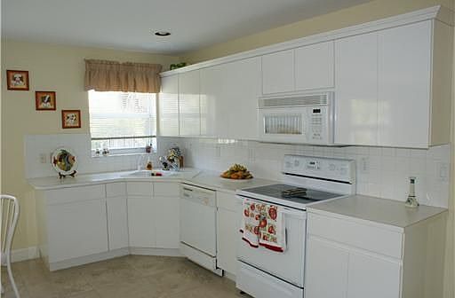 4th image of 5829 NW 108th Pl