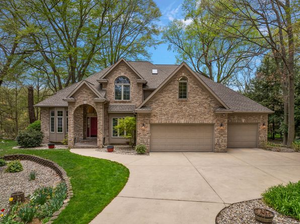 2223 Wooded Way, Stevensville, MI 49127