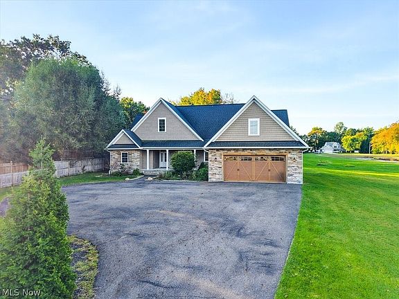 2nd image of 33355 Detroit Rd