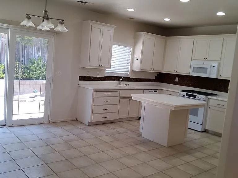 1414 Blueberry Ave — Photo 2