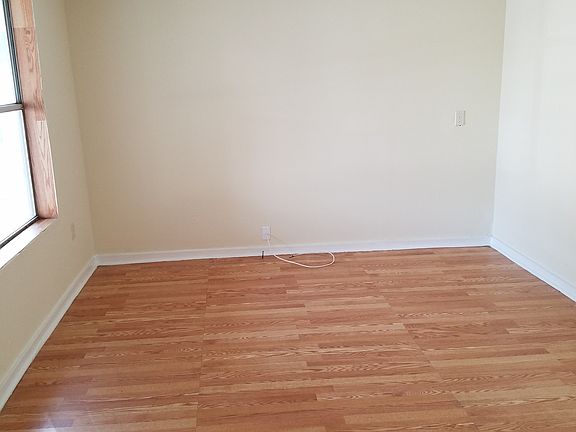 2nd image of 1707 Worth St