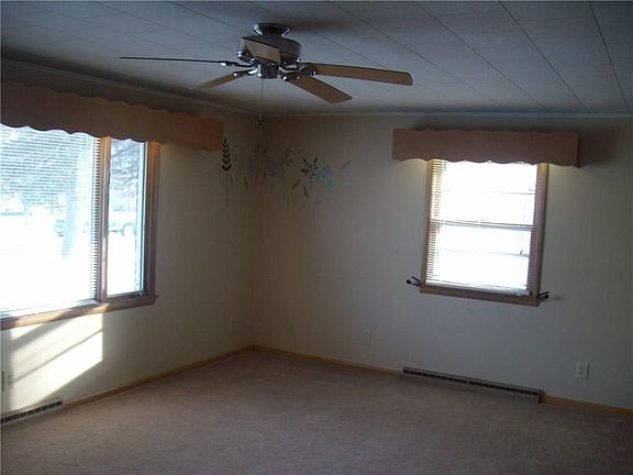 4th image of 235 Hillcrest Ct