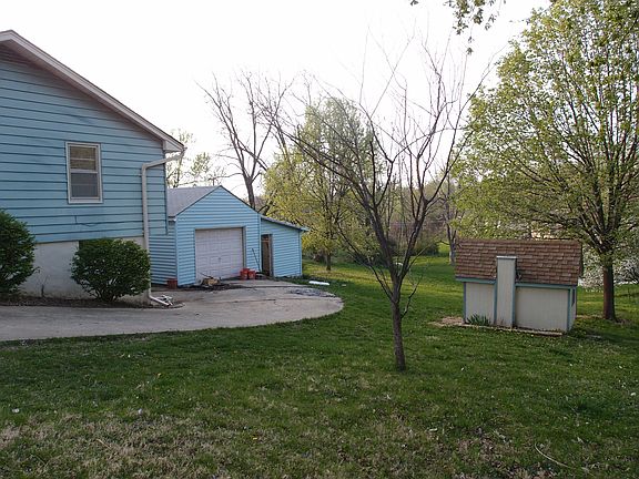 Side with garage/shed