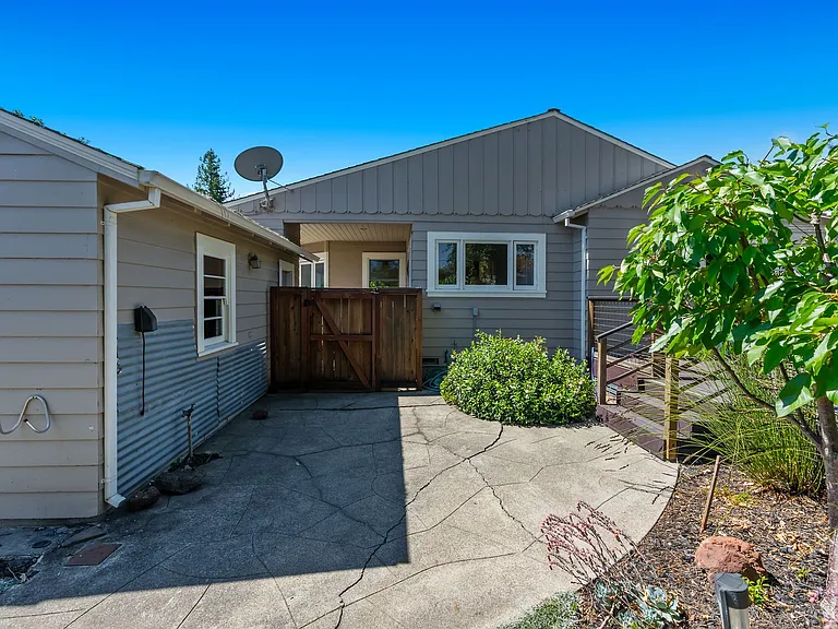 1830 Fuller Way — Photo 32