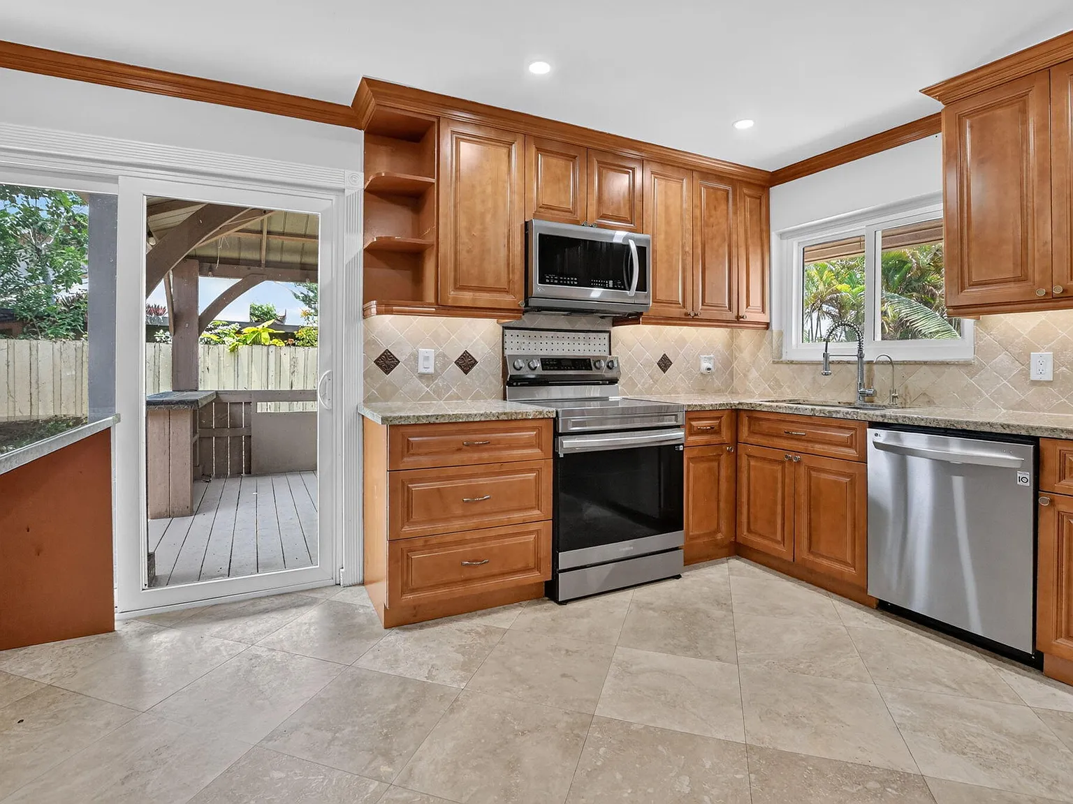 3 bed, 2.0 bath, 1625 sqft, $3,900 — Photo 1