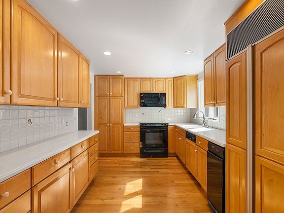 5th image of 114 Albemarle Rd