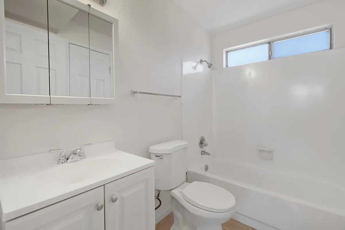 Building Photo - 5813 E 23rd St #5813