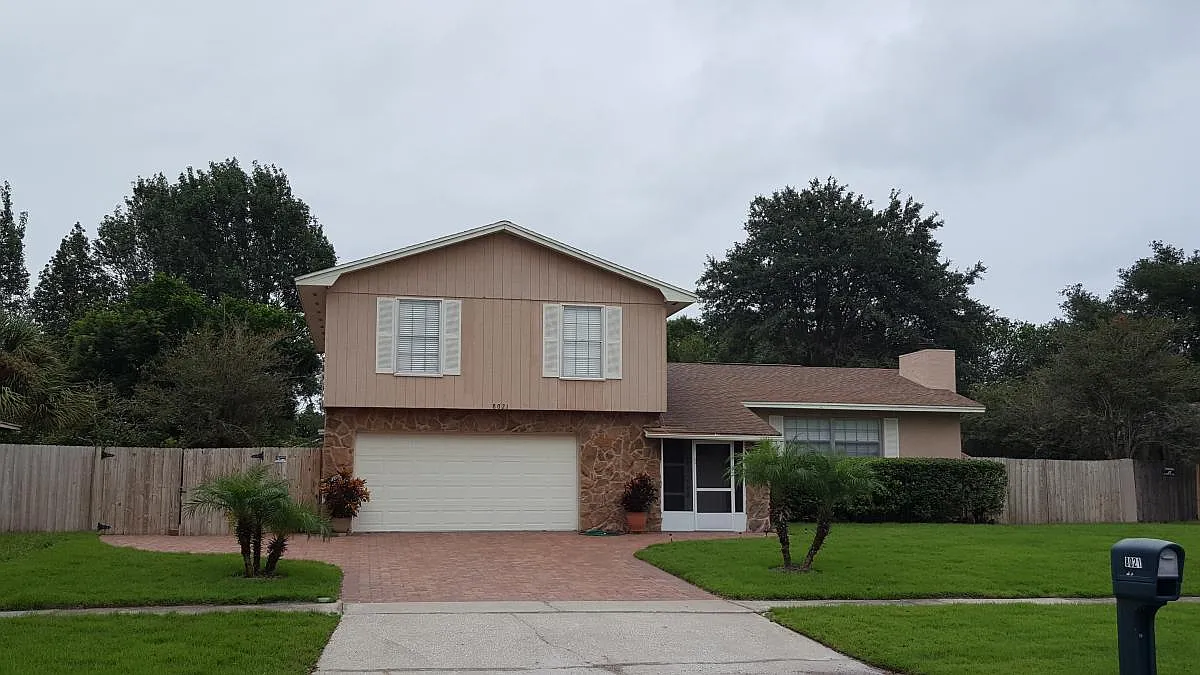 8021 Sandberry Boulevard — Photo 2