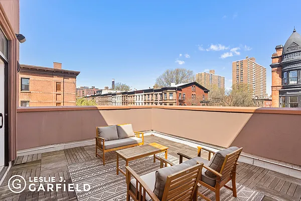 Sold by Leslie J. Garfield | media 7