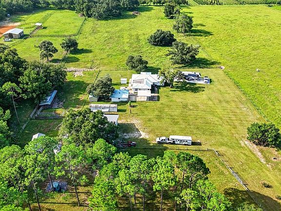 4th image of 20500 NW 27TH STREET