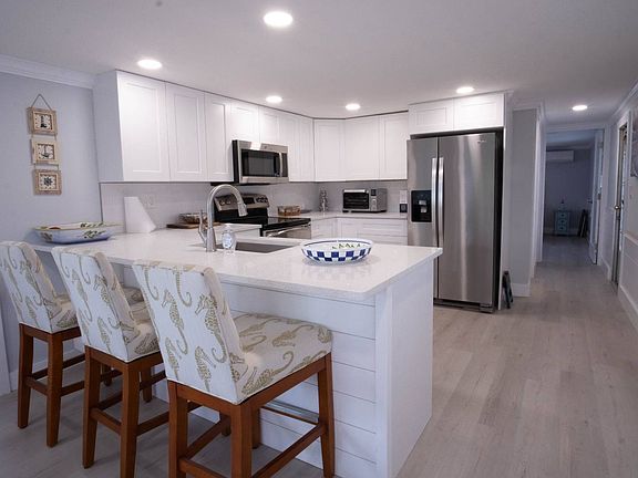 5th image of 208 Pier D