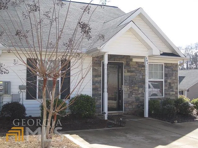 2 bed, 2.0 bath, 1092 sqft, $1,295 — Photo 2