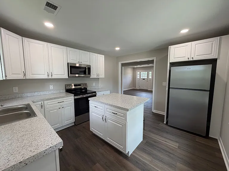 228 College Dr — Photo 11