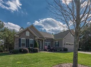 1016 Labrador Ln, Lake Wylie, SC 29710