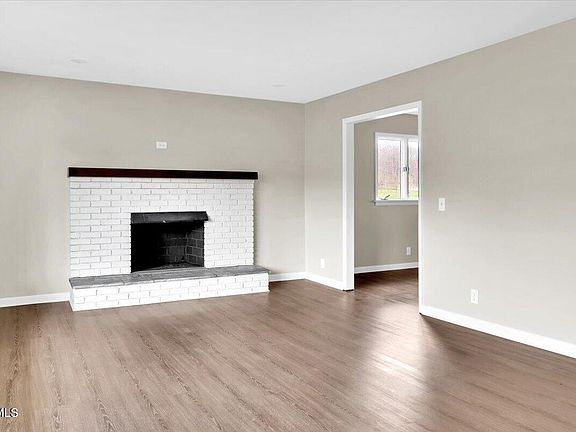 5th image of 1709 Belden Rd