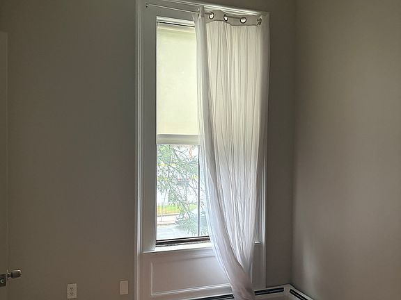 5th image of 52 Buckingham St APT 2