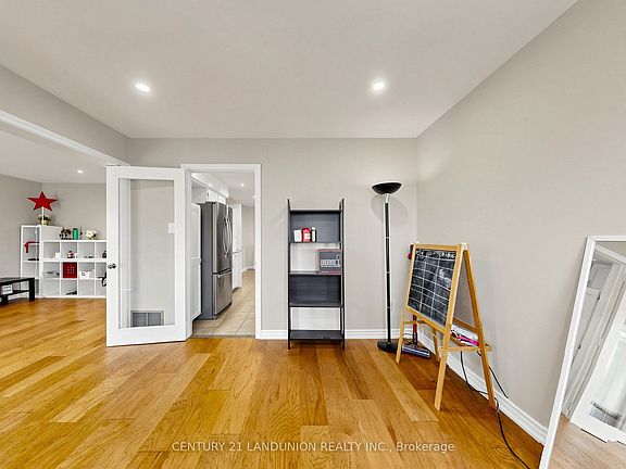 5th image of 329 Atha Ave