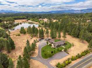 255 Mountain Paradise Dr, Grants Pass, OR 97526