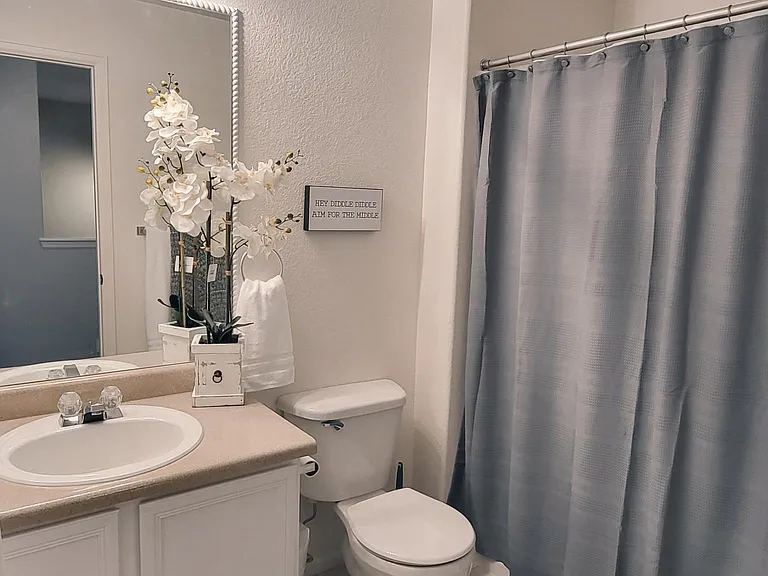Second bedroom's private bathroom