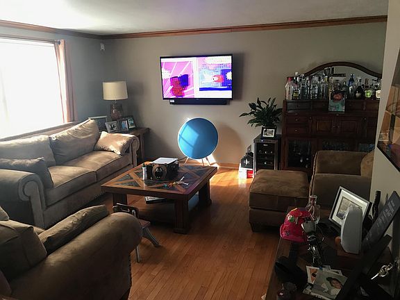 2nd image of 1824 Leslie Ln